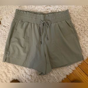 Abercrombie and Fitch Traveler Shorts Drawstring
Sage Green Size Medium